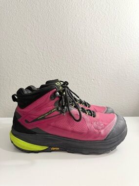 Topo trailventure Women size 8 Pink Athletic Hiking Shoes with High-Traction